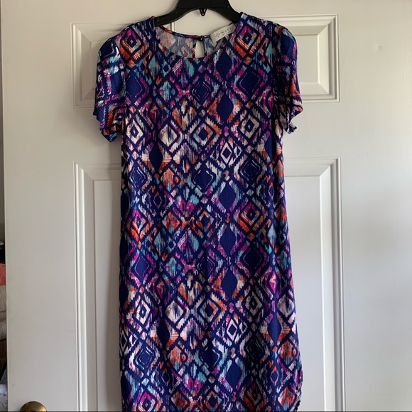 Wayf Dresses & Skirts - •WAYF• Short Sleeve Patterned Shift Dress-Size Sm.